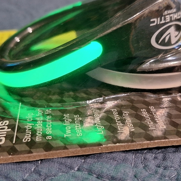 NWT Athletic woman LED sneaker clips - Picture 3 of 4